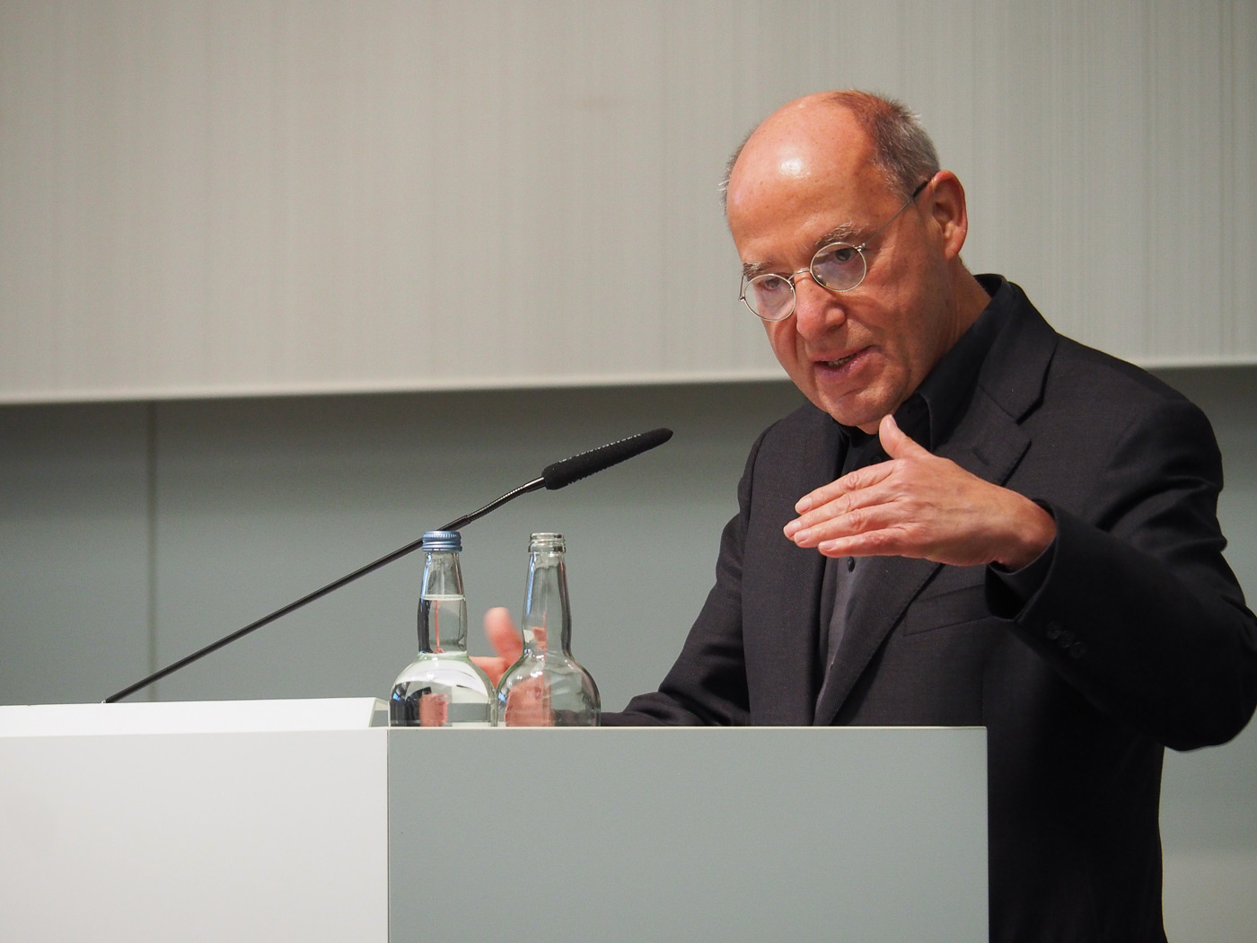 Dr. Gregor Gysi spricht in der Donauhalle Ulm bei Bürgerimpulse