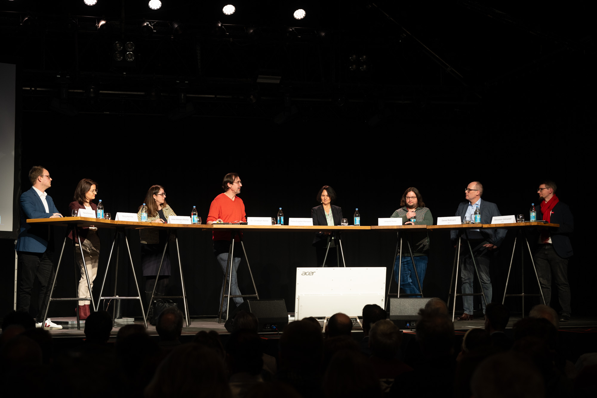 Das Podium zum Wahlforum 2025 - Foto: Ralf Hinz / VH Ulm Das Podium zum Wahlforum 2025